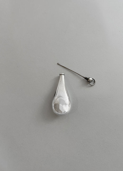 Load image into Gallery viewer, Droplet — Perfume Pendant
