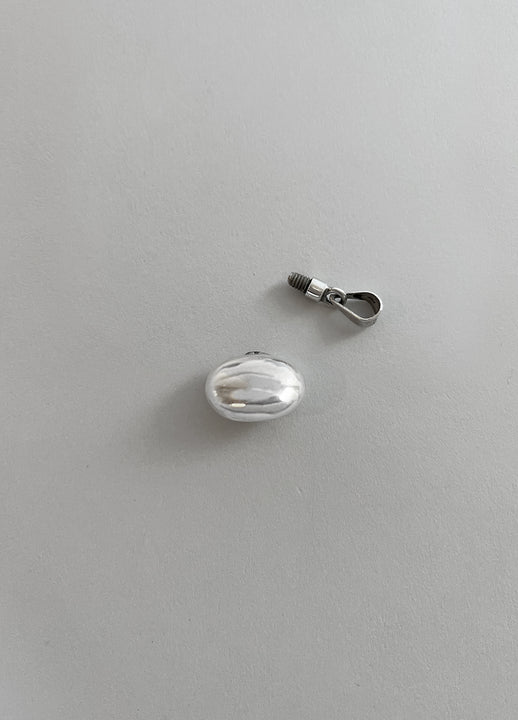 Load image into Gallery viewer, Egg — Perfume Pendant
