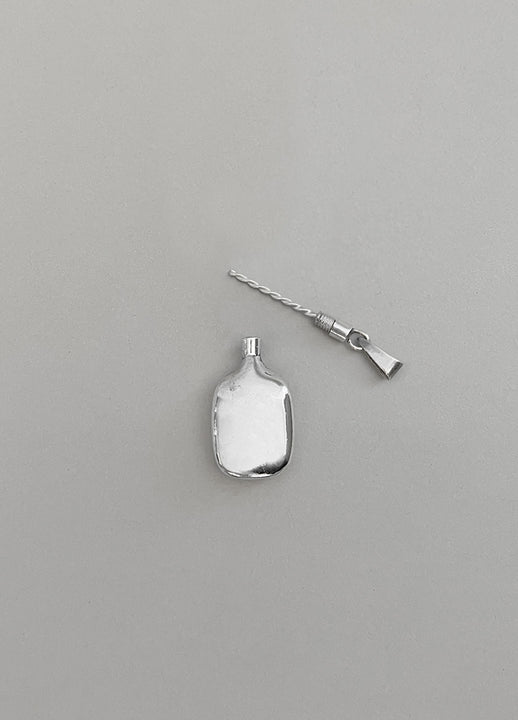 Load image into Gallery viewer, Flask — Perfume Pendant
