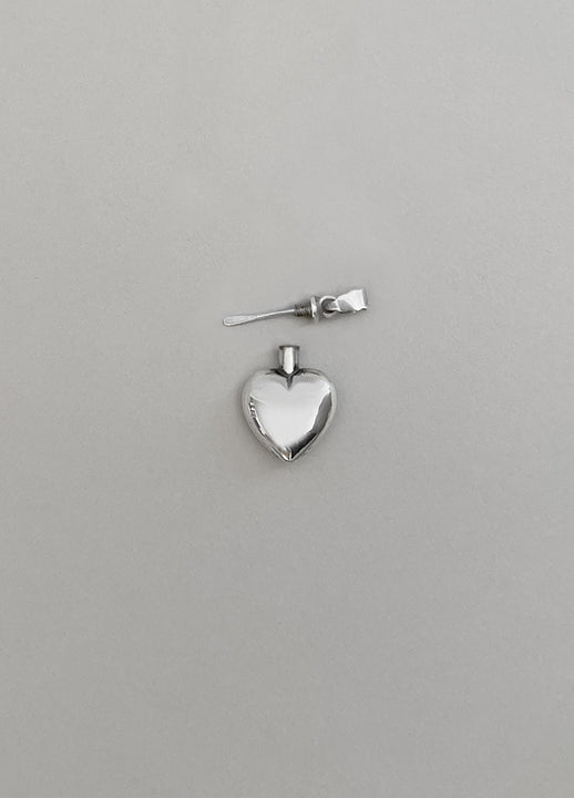 Load image into Gallery viewer, Heart — Perfume Pendant
