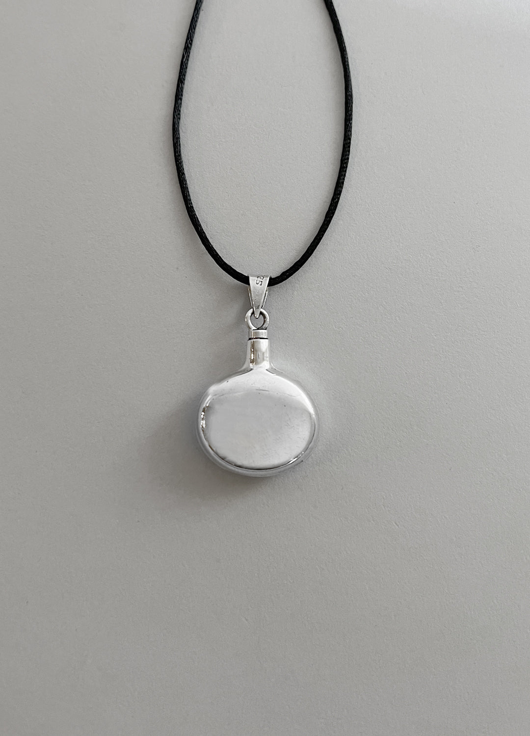 Oval — Perfume Pendant